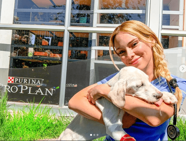 Dra. Casandra Zamorano - Médico Veterinario